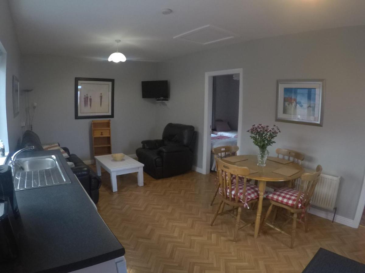 Ocean Breeze Apartment Лехинч Екстериор снимка