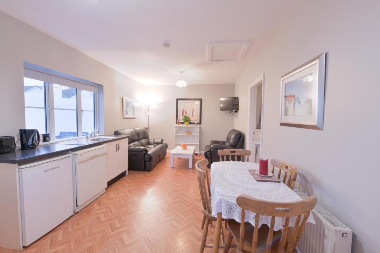 Ocean Breeze Apartment Лехинч Екстериор снимка