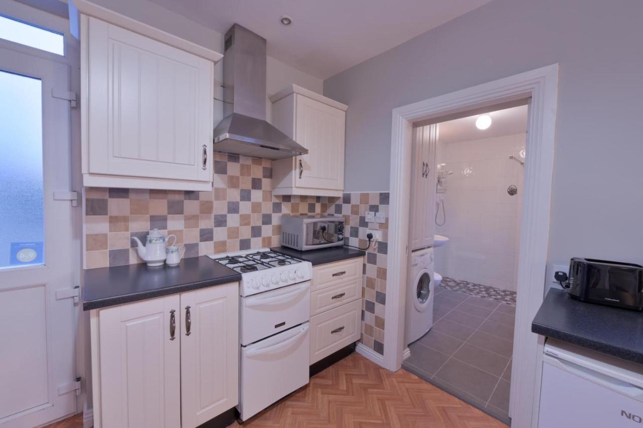 Ocean Breeze Apartment Лехинч Екстериор снимка